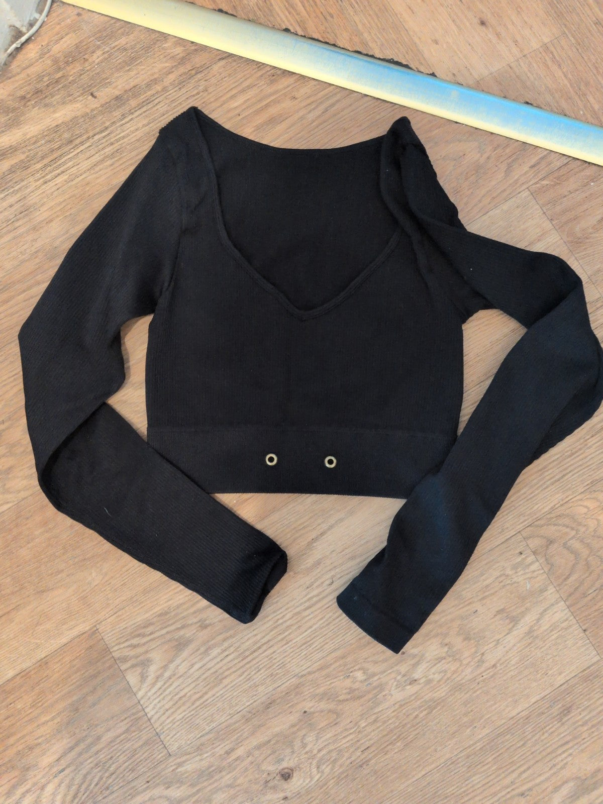 L/XL Black V Neck Long Sleeve Top