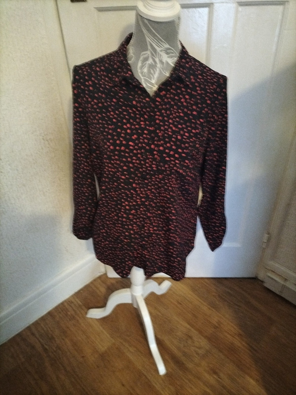 Ladies Peacocks Size 12 Black And Prink Long Sleeve Blouse