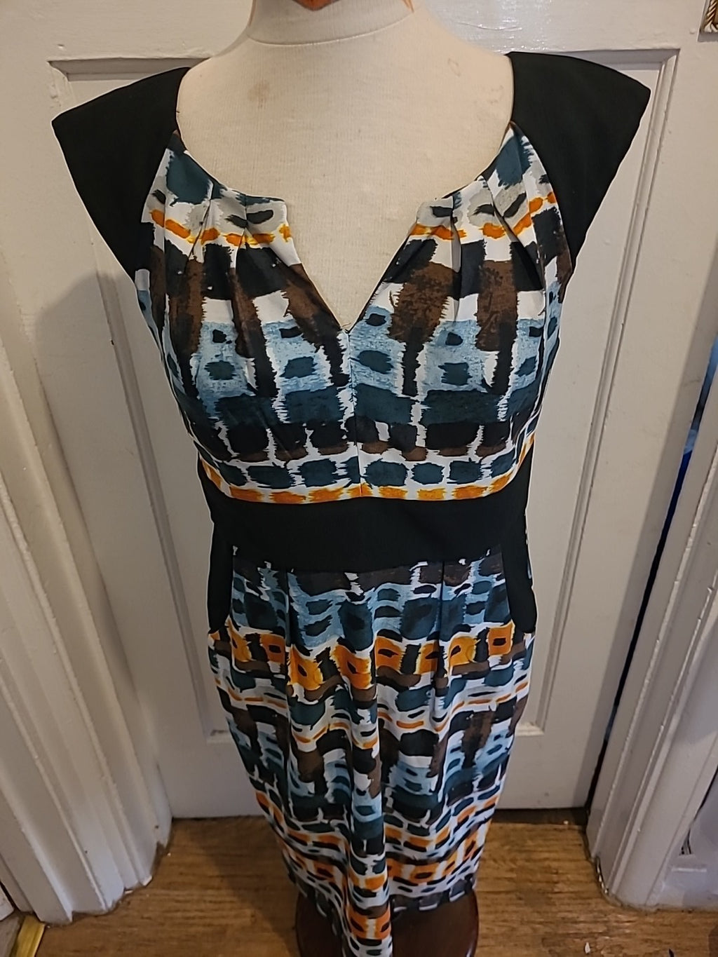 Ladies London Times Size 10 V Cut Sleeveless Dress