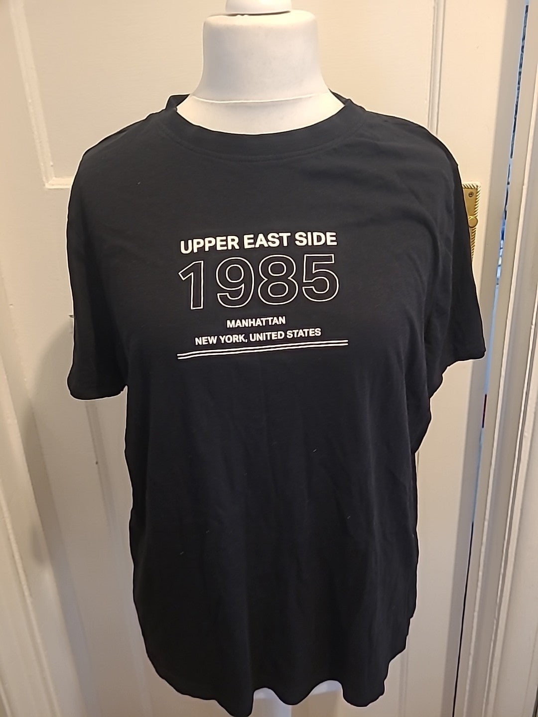 Ladies Primark Size 22-24 Black "Manhatton" Tshirt
