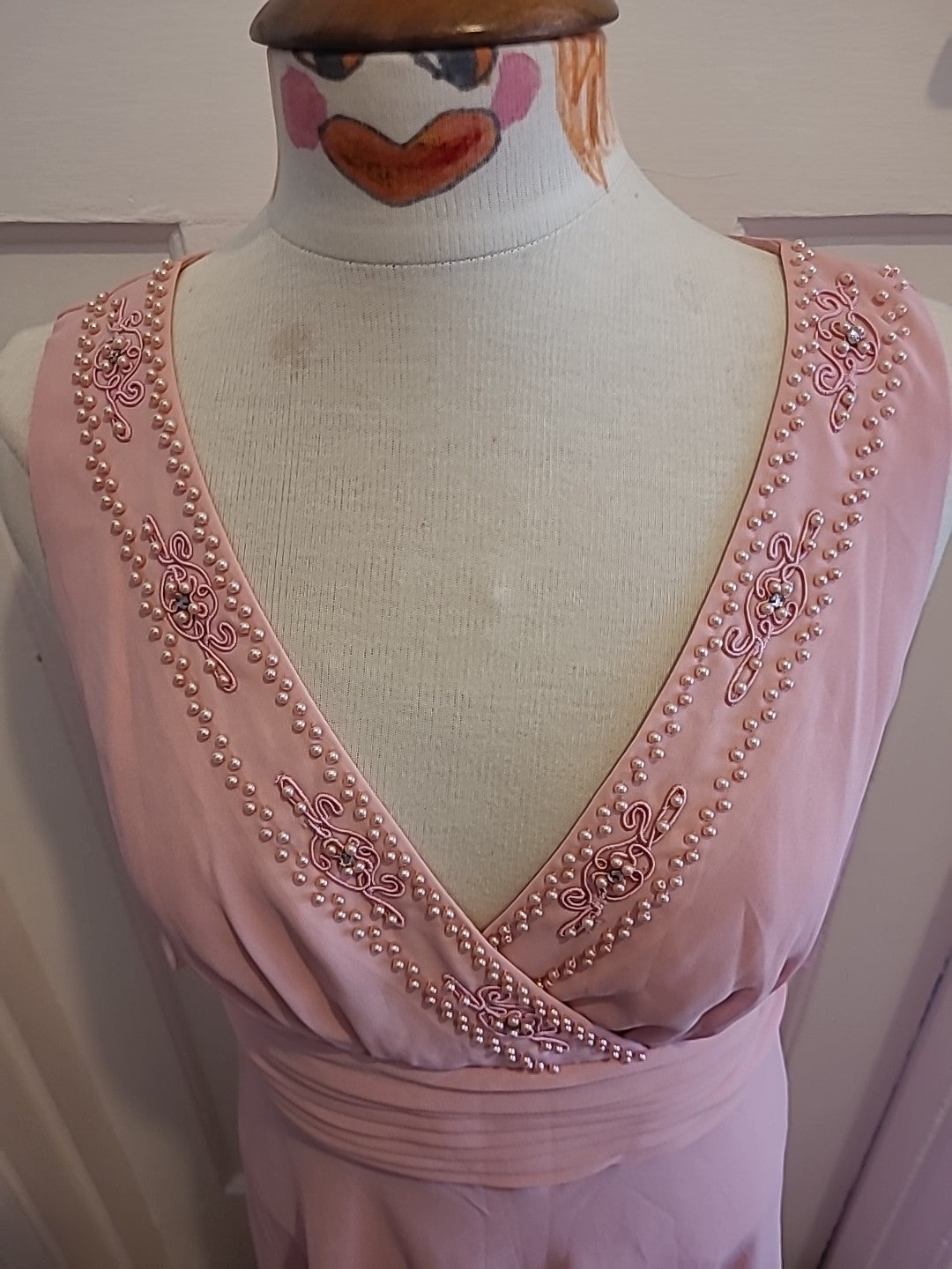 Ladies Enchanted Size 14 Pink V Neck Sleeveless Stunning Dress
