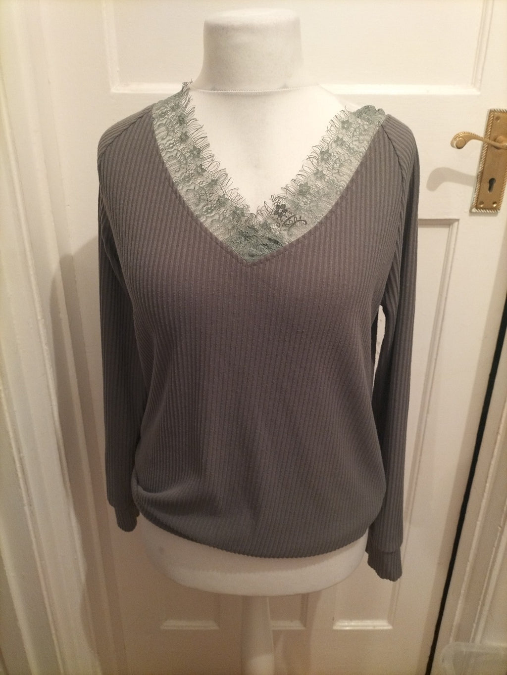 Ladies Size M Grey Ribbed Fray Hem Detail Long Sleeved T-shirt