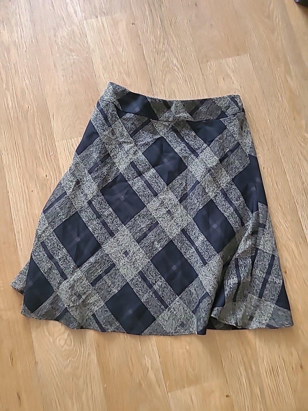 Ladies Marks And Spencer Size 10 Black And Grey Lined Skirt 24 Inch Length