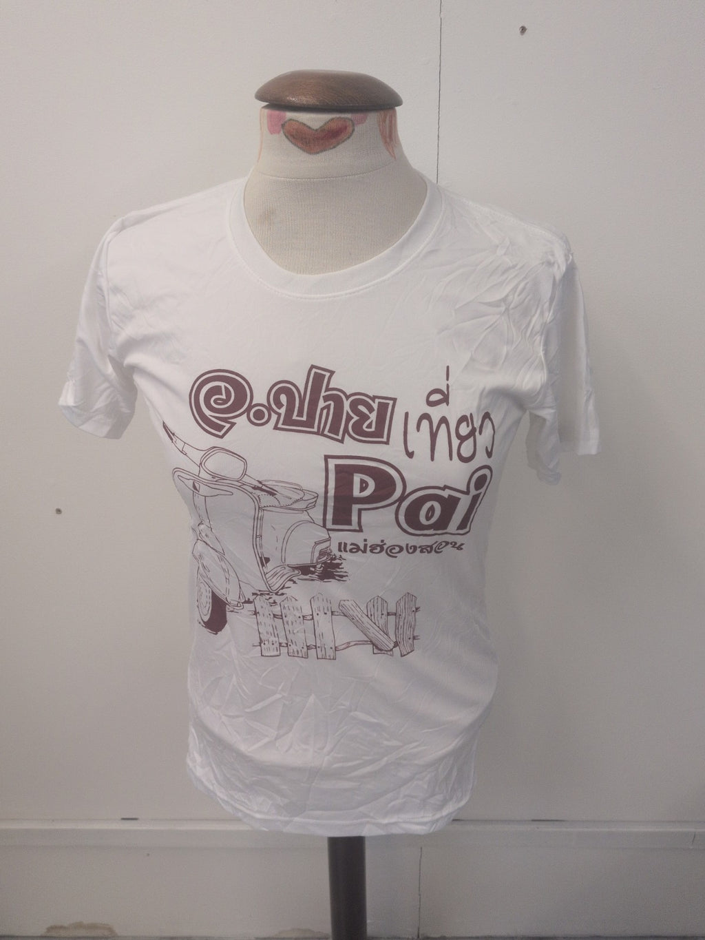 Ladies Size Medium White With Red Print Short Sleeve T-shirt