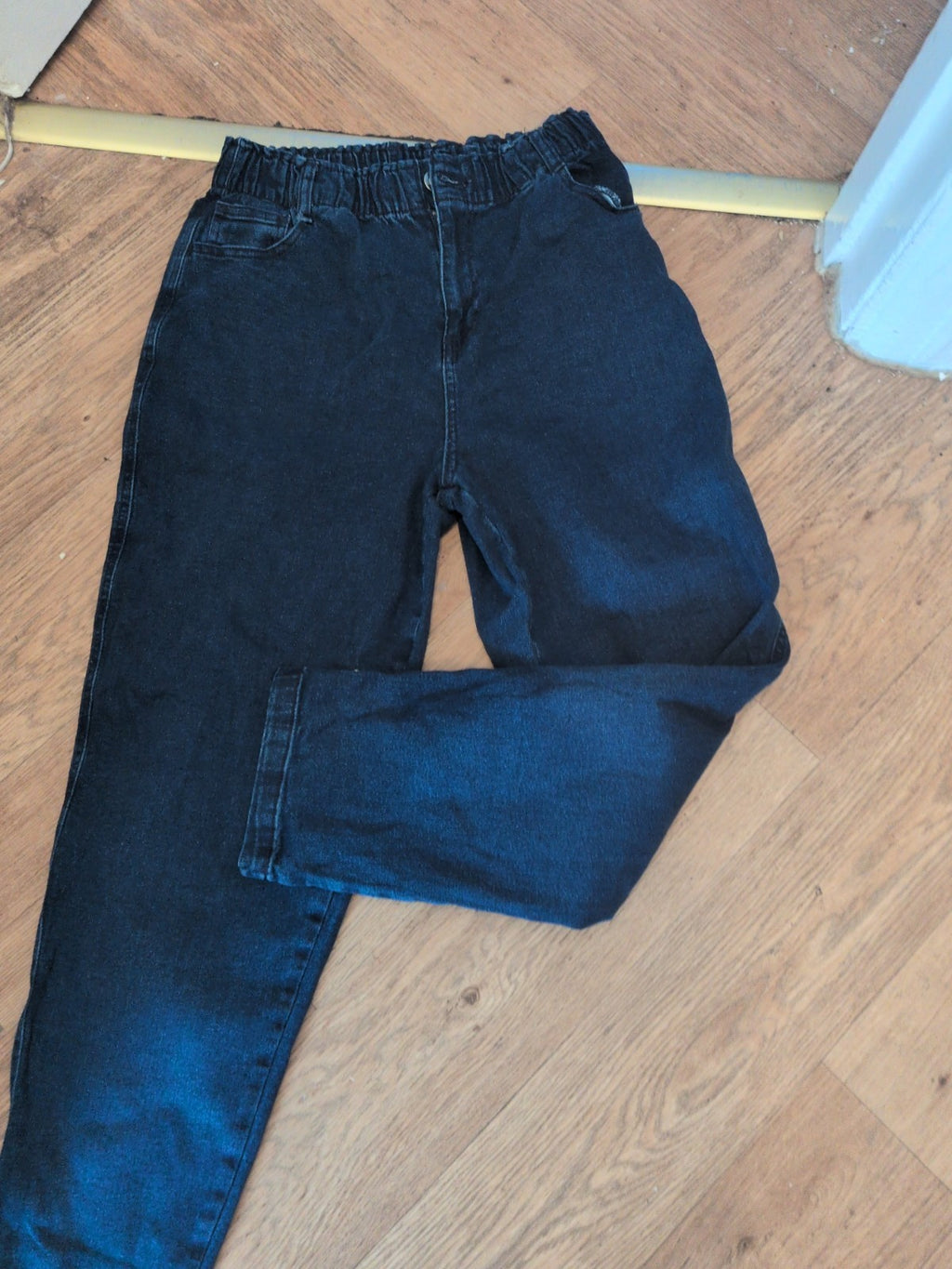 Ladies Beloved Size 8 Dark Blue Stretch Jeans