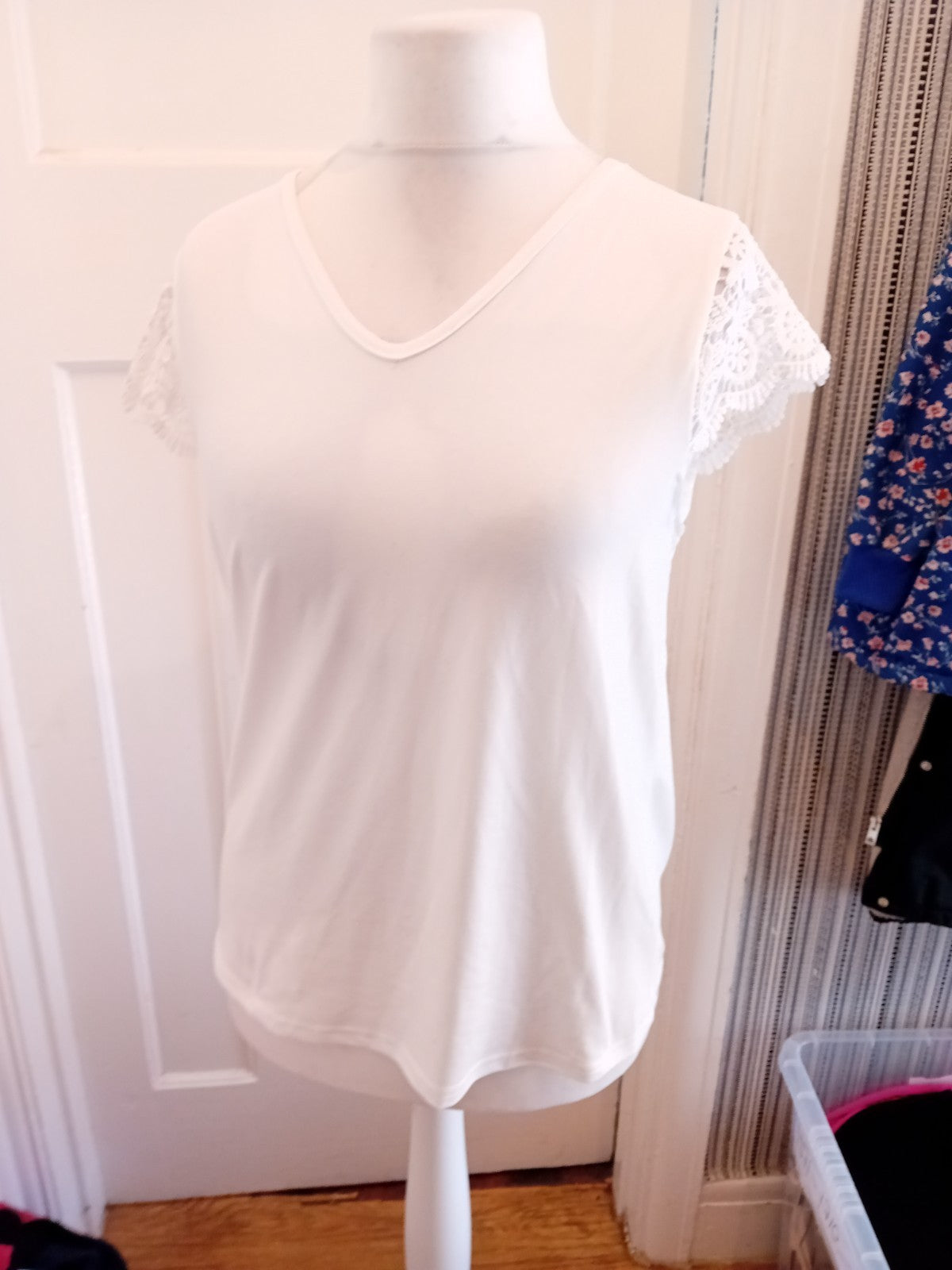 Shein Large White Short Sleeve V Neck T-shirt