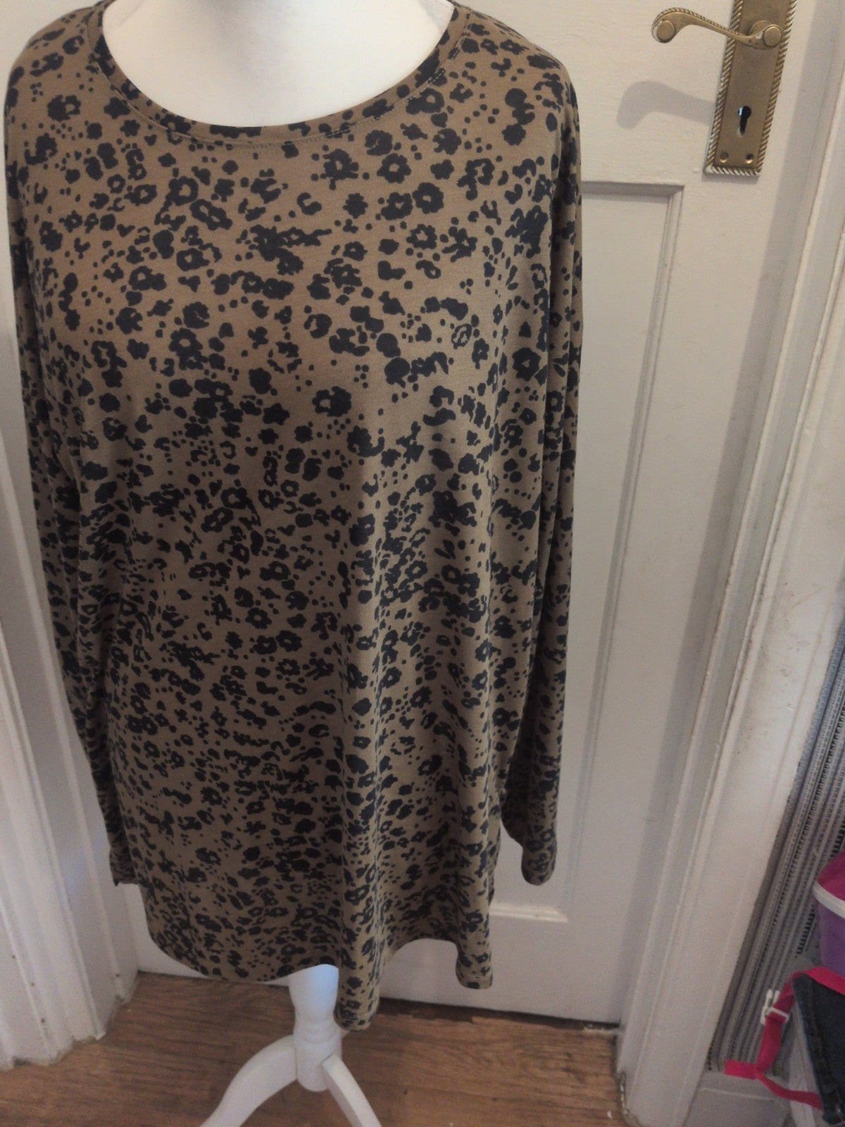 Ladies Marks And Spencer Size 22 Dark Khaki And Black Long Sleeve Blouse