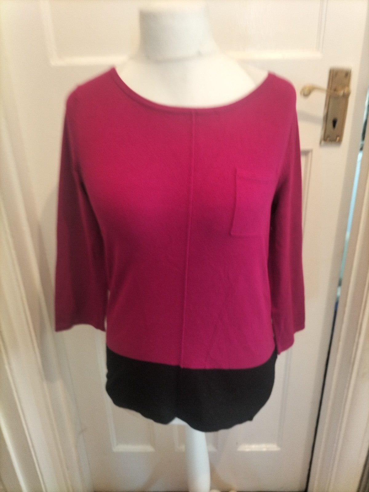 Ladies Cable & Gauge Size Small Purple And Black Blouse