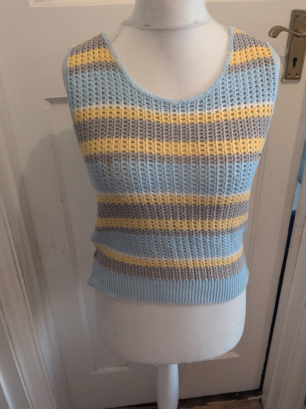 Ladies Size XL Blue And Yellow Knit Sleeveless T-shirt