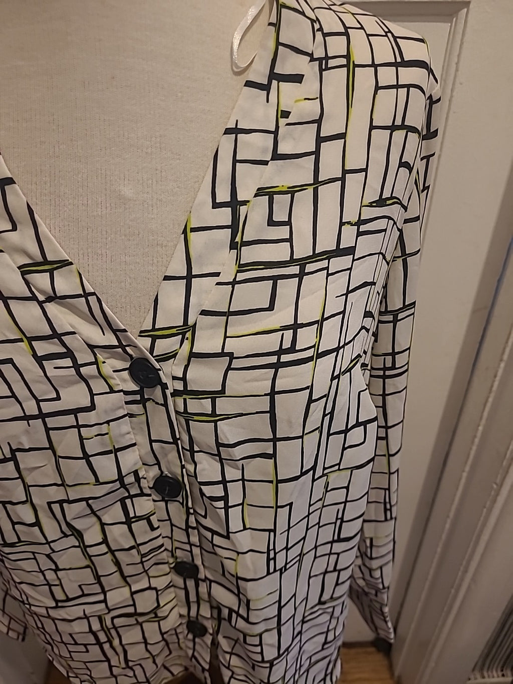 Ladies George Size 10 Black/Cream/Lime Patterned Long Sleeved Blouse
