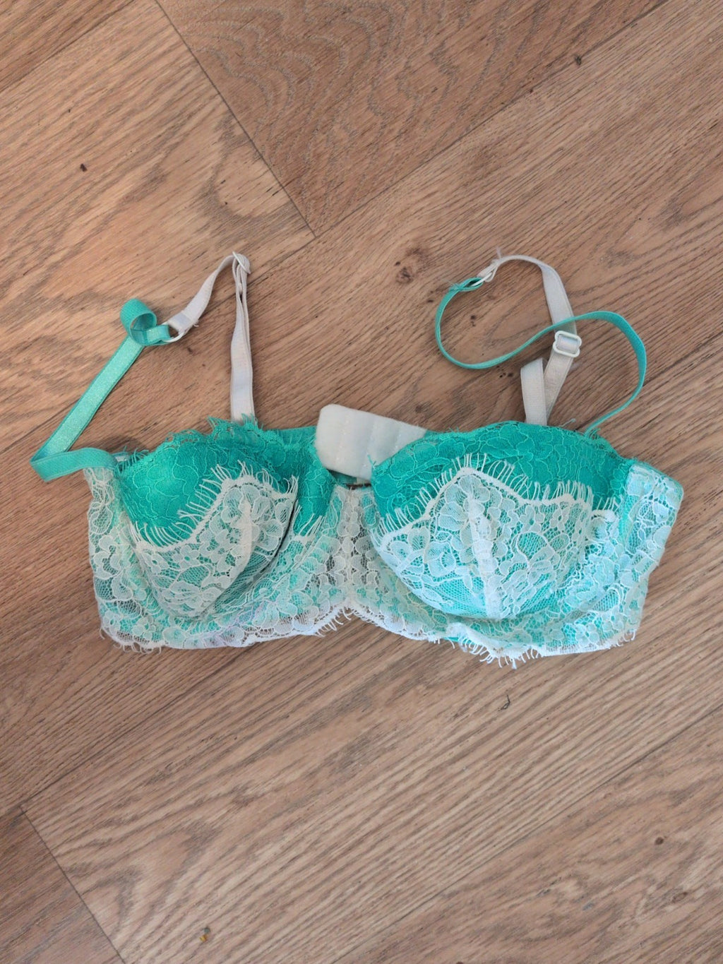 Topshop 32B Green Lace Padded And Wired Bra