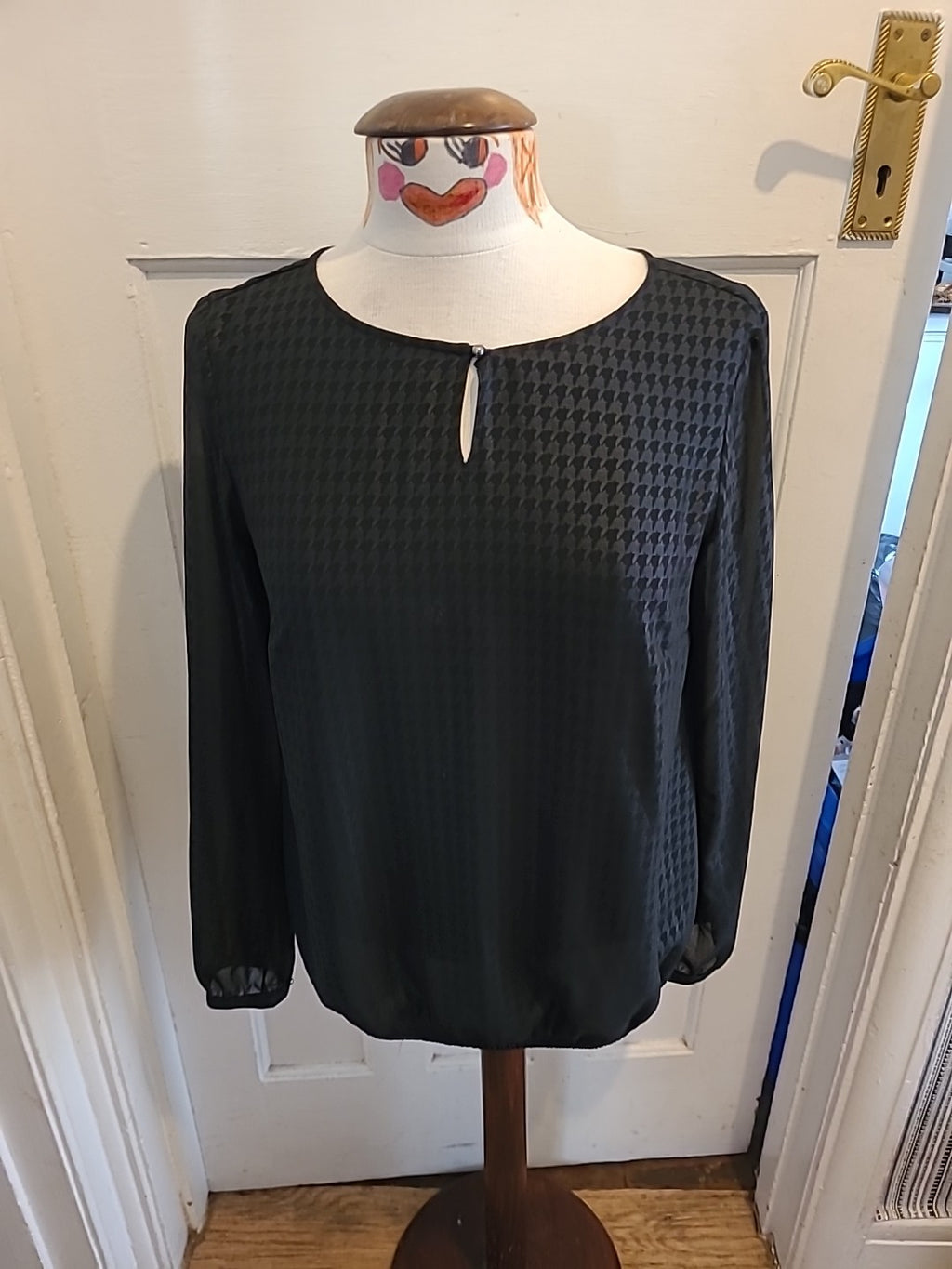 Ladies Together size 10-12 black patterned long sleeved blouse