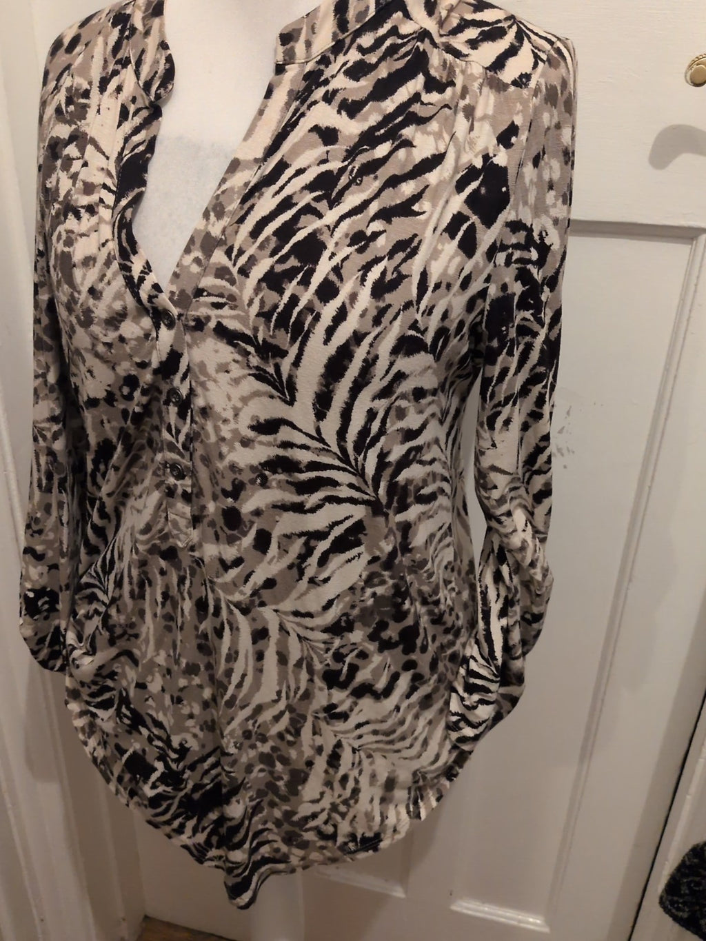 Wallis Medium Multicoloured Zebra Print Buttoned Blouse Small Hole On Rear
