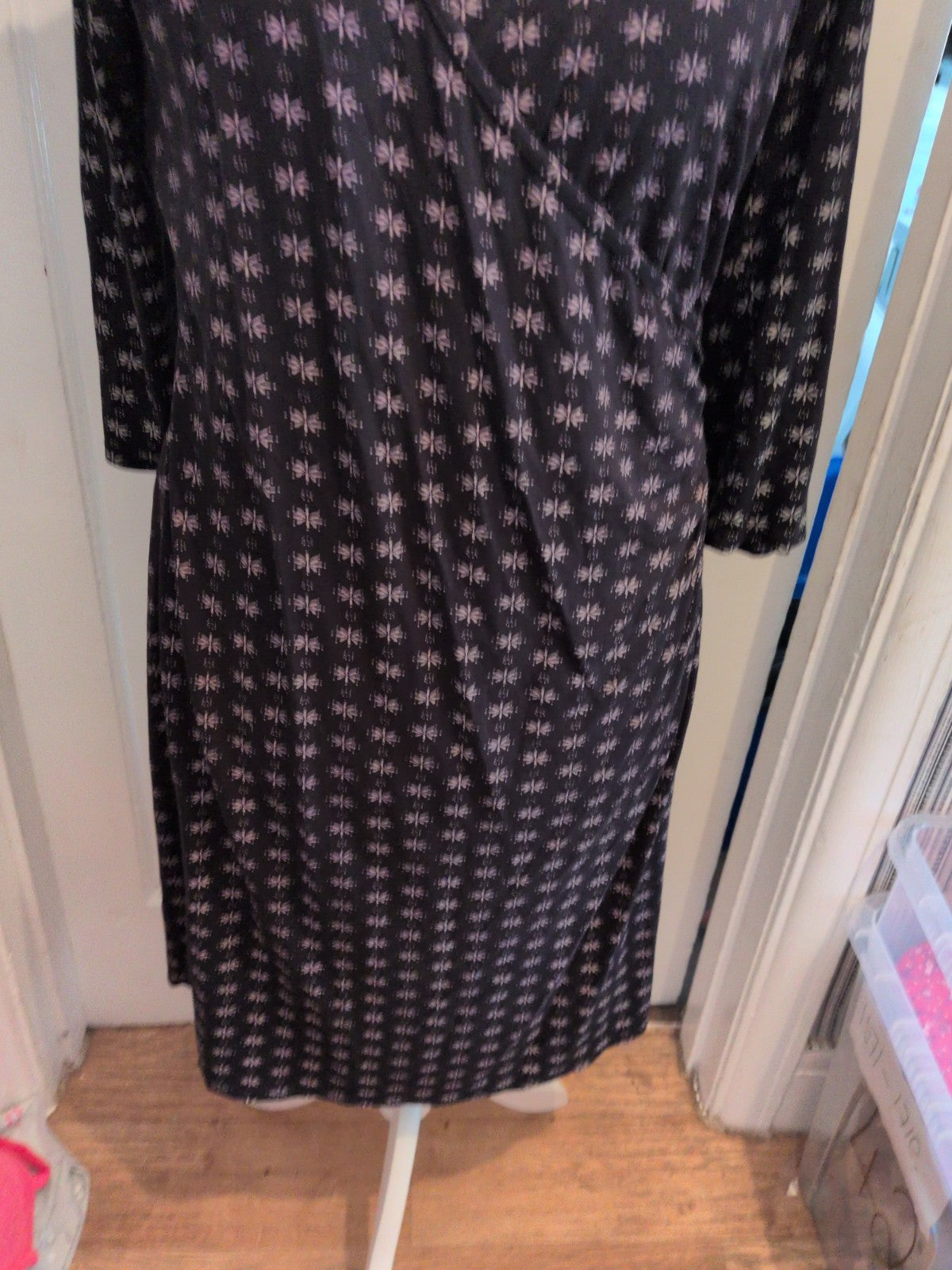 Tu 16 Petite Black Patterned Long Sleeve Scoop V Neck Dress