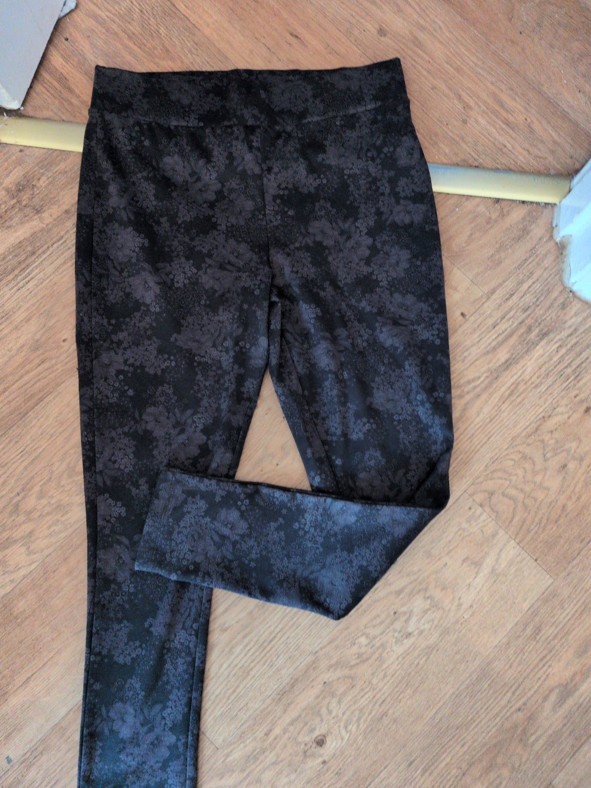 Nutmeg 14 Black And Grey Floral Legging