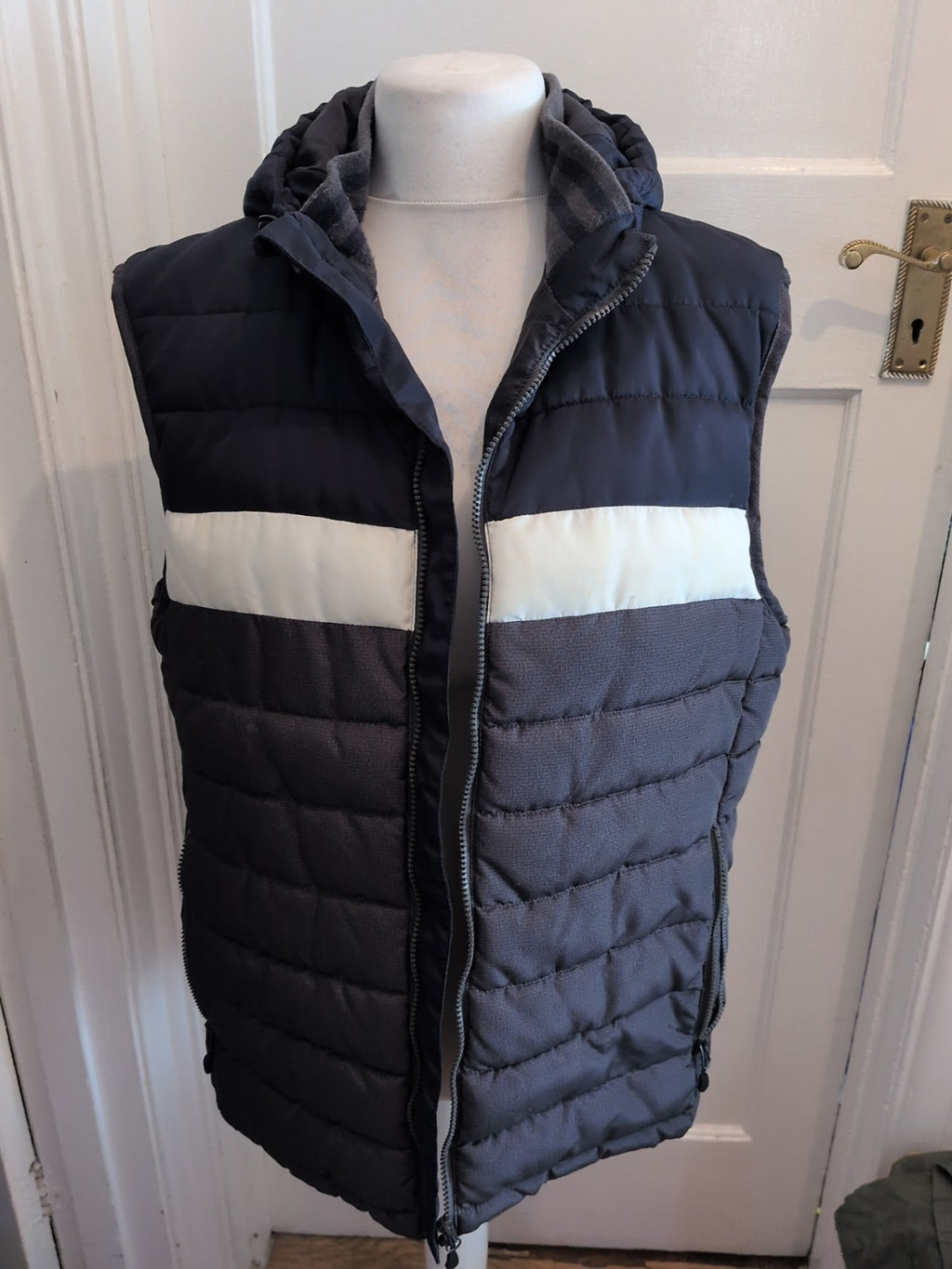 Easy XL Navy White And Grey Sleeveless Puffer Jacket