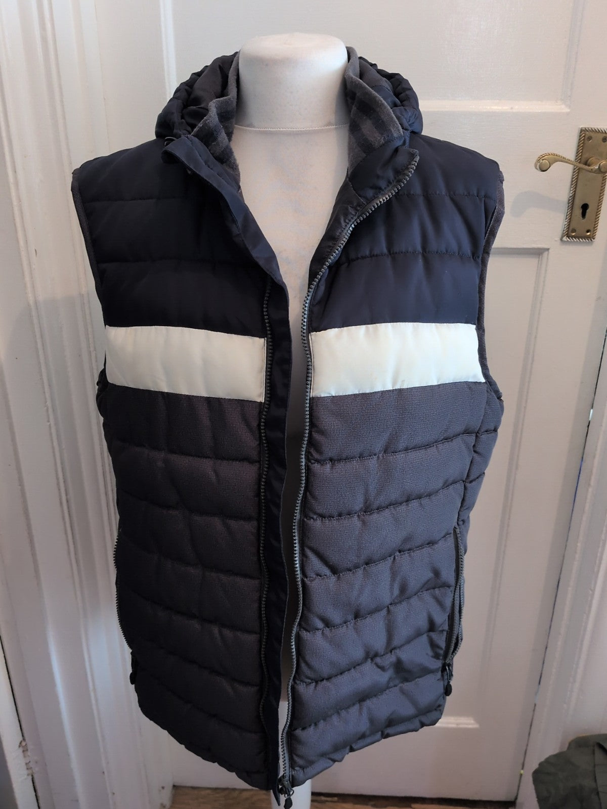 Easy XL Navy White And Grey Sleeveless Puffer Jacket