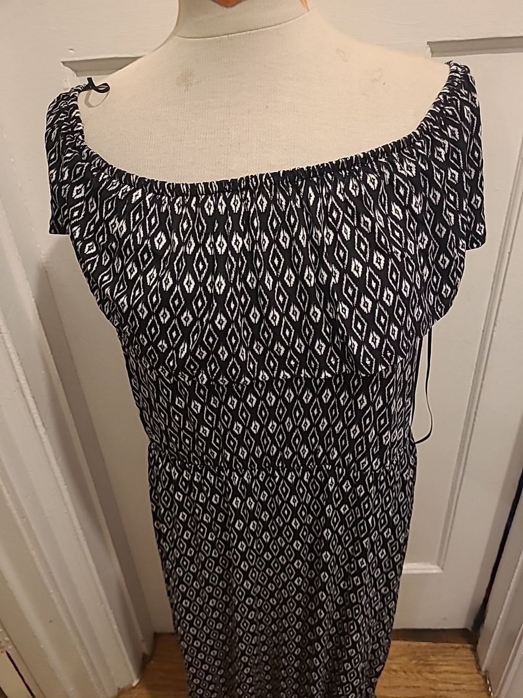 Ladies Tu Size 14 Black/White Diamond Long Length Dress