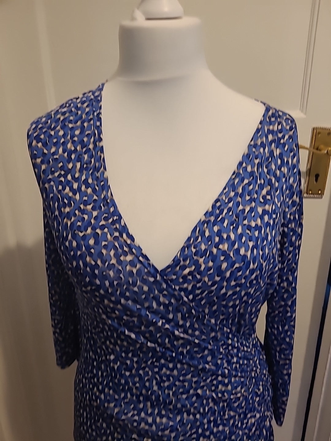 Ladies Ingenue London Size S/M Blue Patterned V Neck Dress