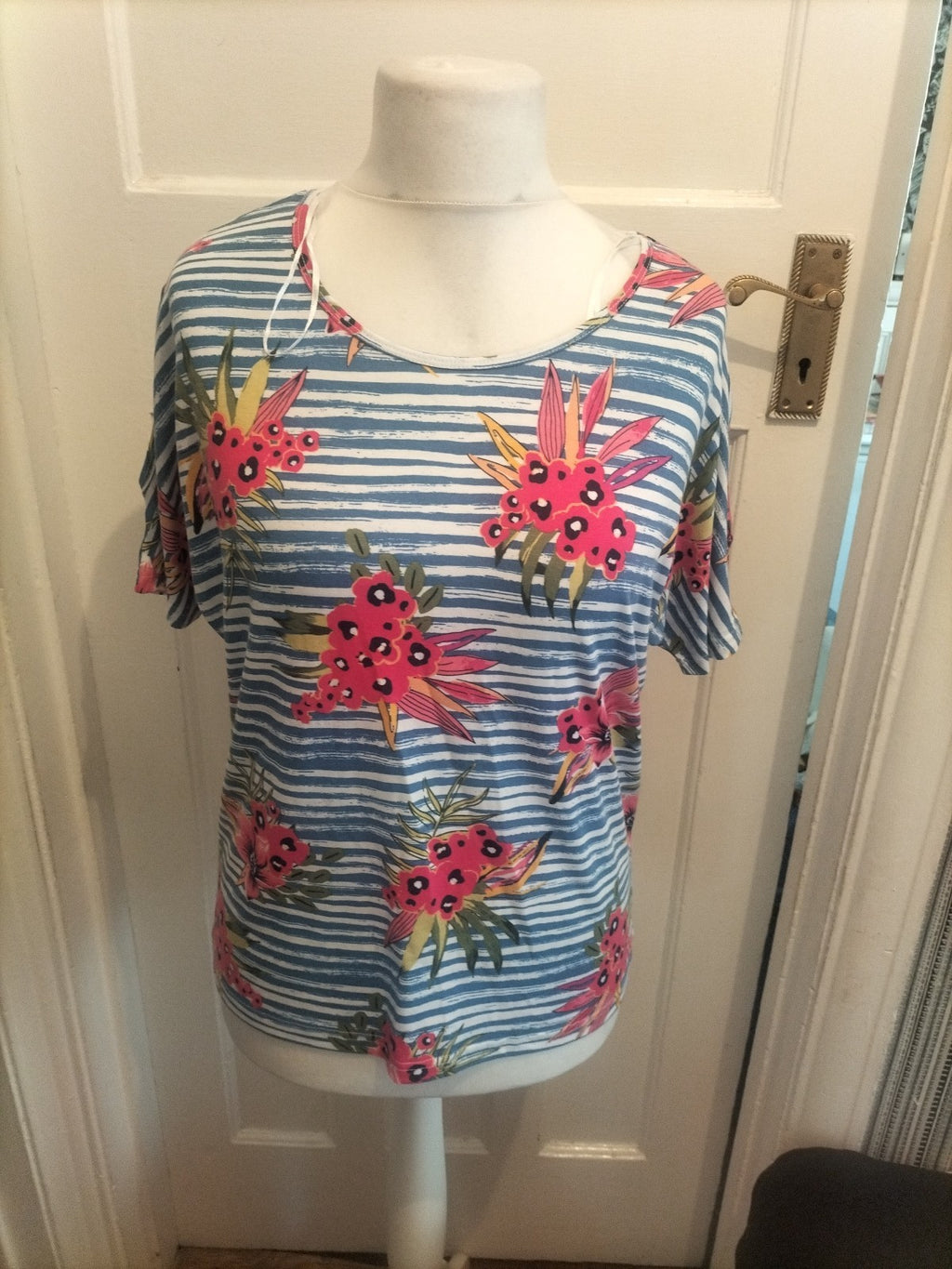 Ladies Isle Size 10-12 Blue Striped Short Sleeved Floral Blouse