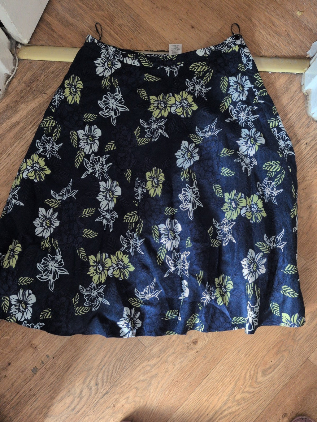 Eastex 16 Navy/White/Lime Floral Lined Flare Skirt Midi