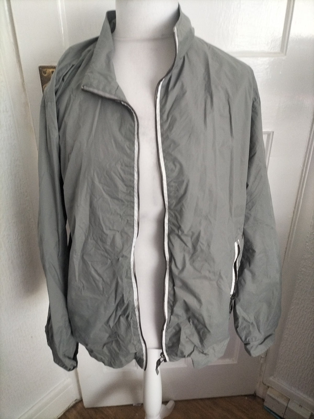 Mens Red Herring Size XL Grey Mesh Lined Coat
