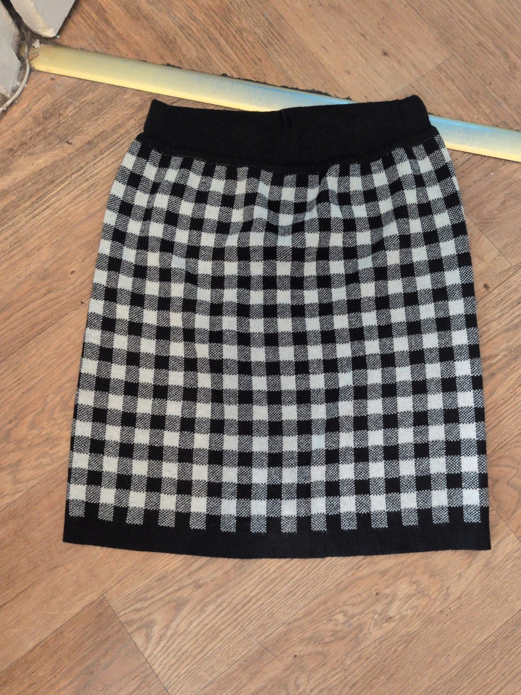 Loose Threads Medium Black Check Skirt Stretchy