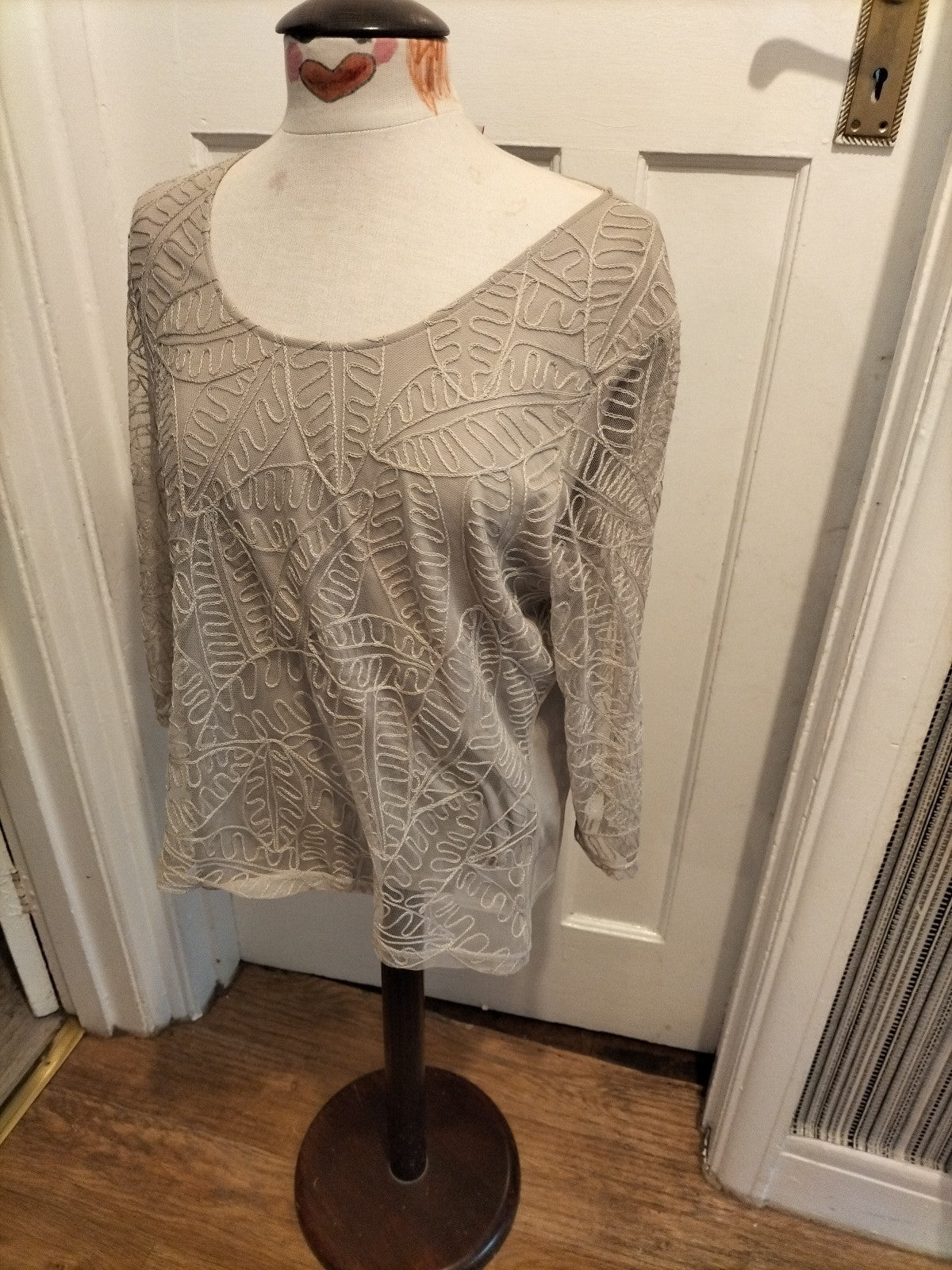 Ladies Jacques Vert Size Large Beige Mesh Long Sleeved Blouse