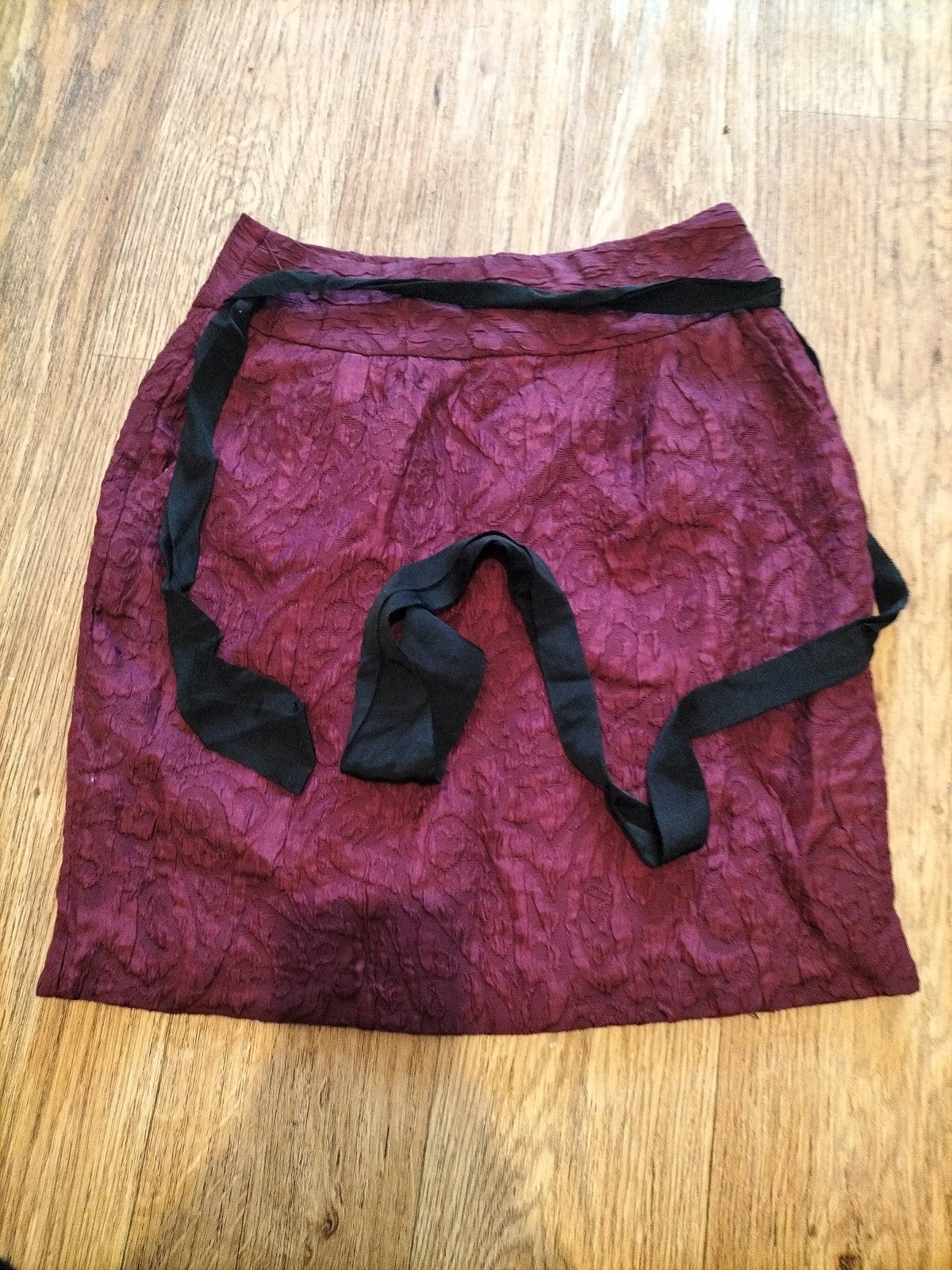 Ladies Darling Size Small Burgundy Lined Pencil Skirt