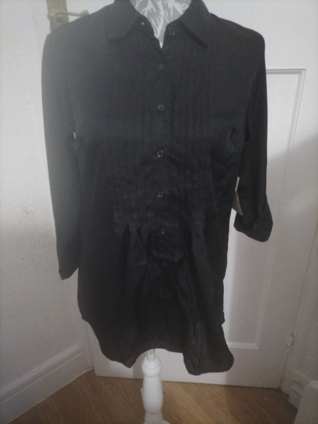 Ladies White Stag Size Small Black Pleated Shirt