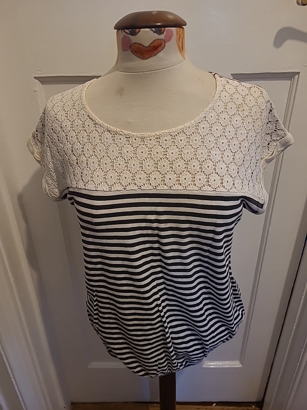 Ladies Jobis Size 14 Black And White Striped Lace Neck Tshirt
