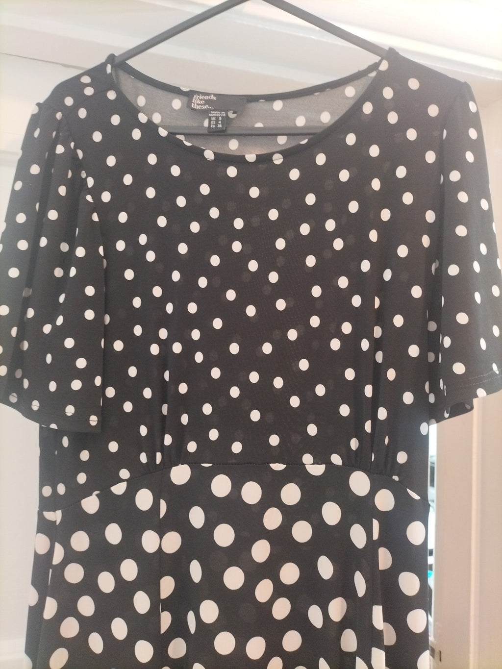 Ladies Friends Like These Size 8 Polkadot Short Sleeved Long Dress