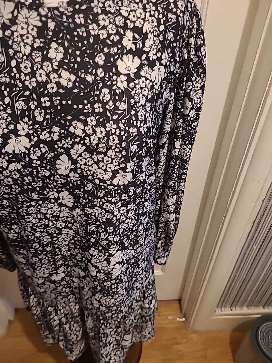 Ladies Peacocks Size 12 Black White Floral Long Sleeved Dress