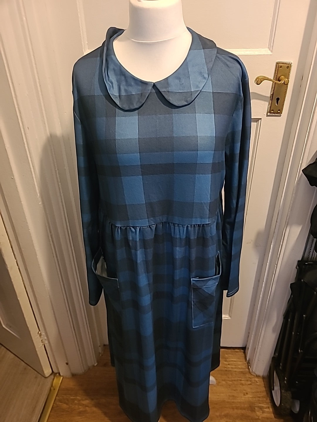 Ladies Size XL Navy Toned Long Sleeved Long Length Dress