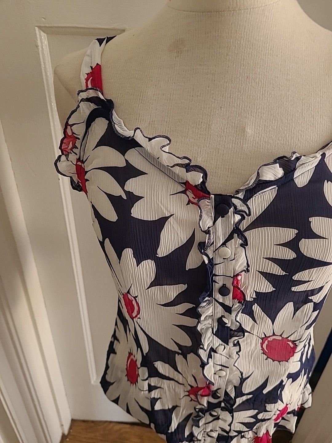 Ladies Per Una Size 10 Navy White Buttoned Floral Sleeveless Tshirt