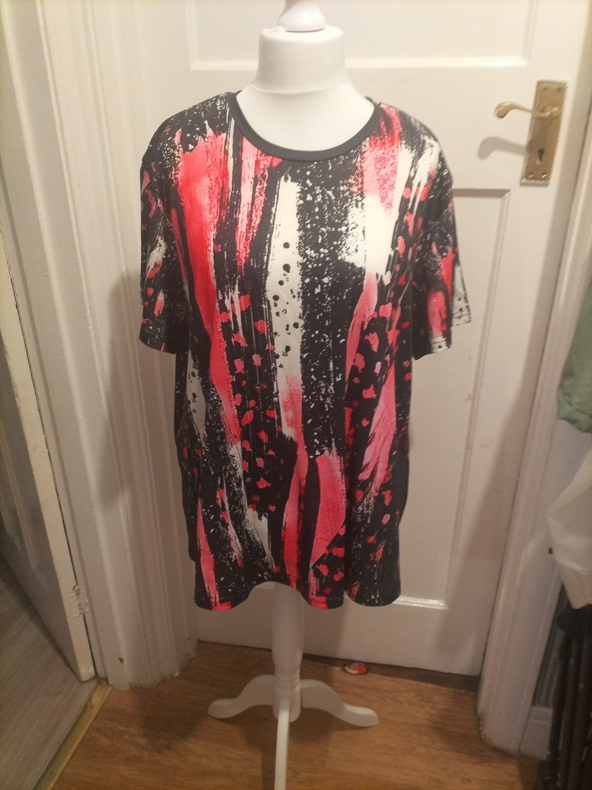 Ladies Size 4XL Pink/Black And White Short Sleeved Tshirt