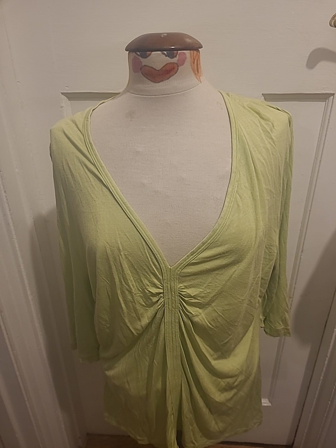 Ladies David Nieper Size 14 Lime V Neck Blouse