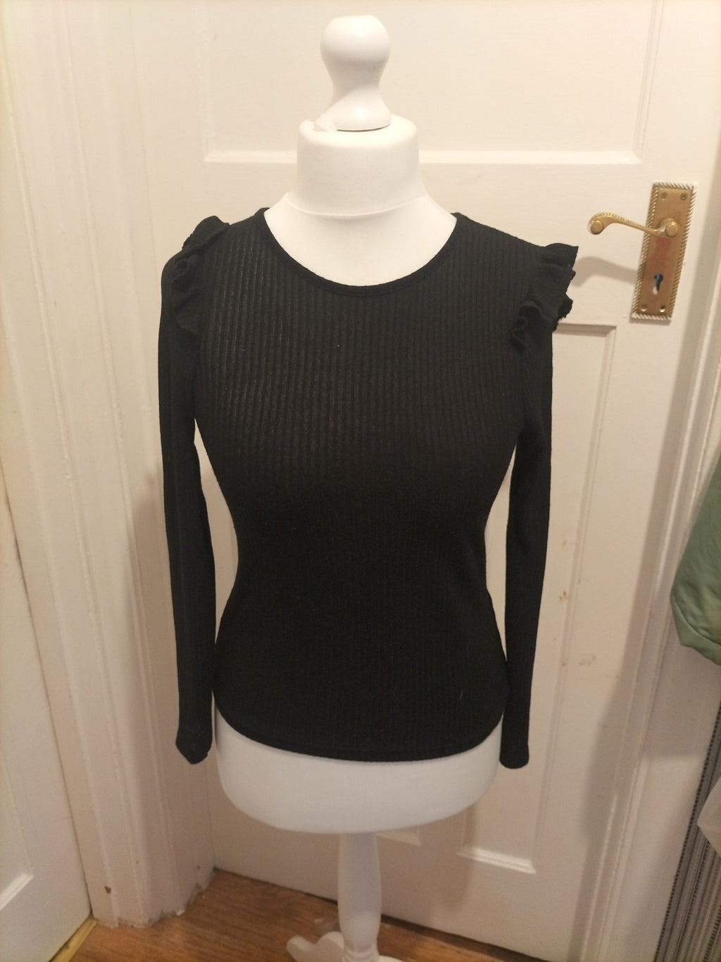 Ladies New Look Size 8 Black Ribbed Long Sleeved Tshirt Round Neck