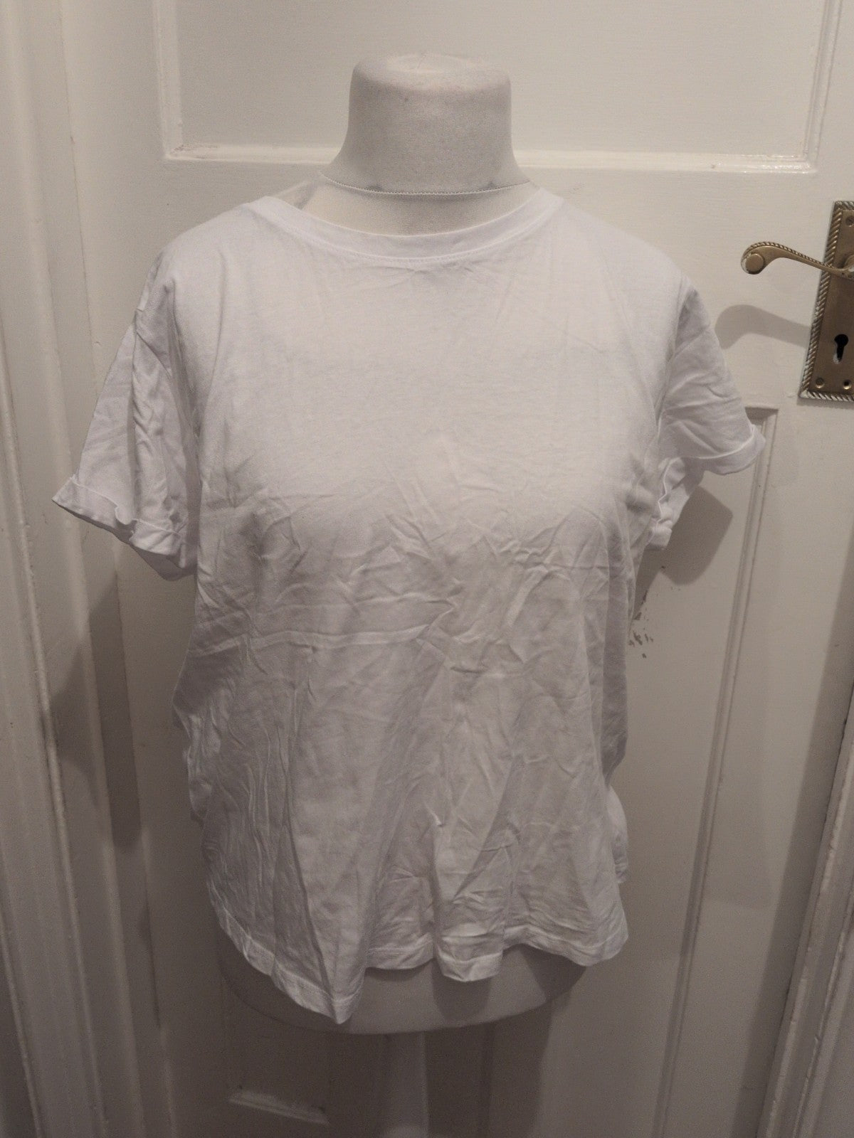 Beautiful Basics 16 White Short Sleeve T-shirt