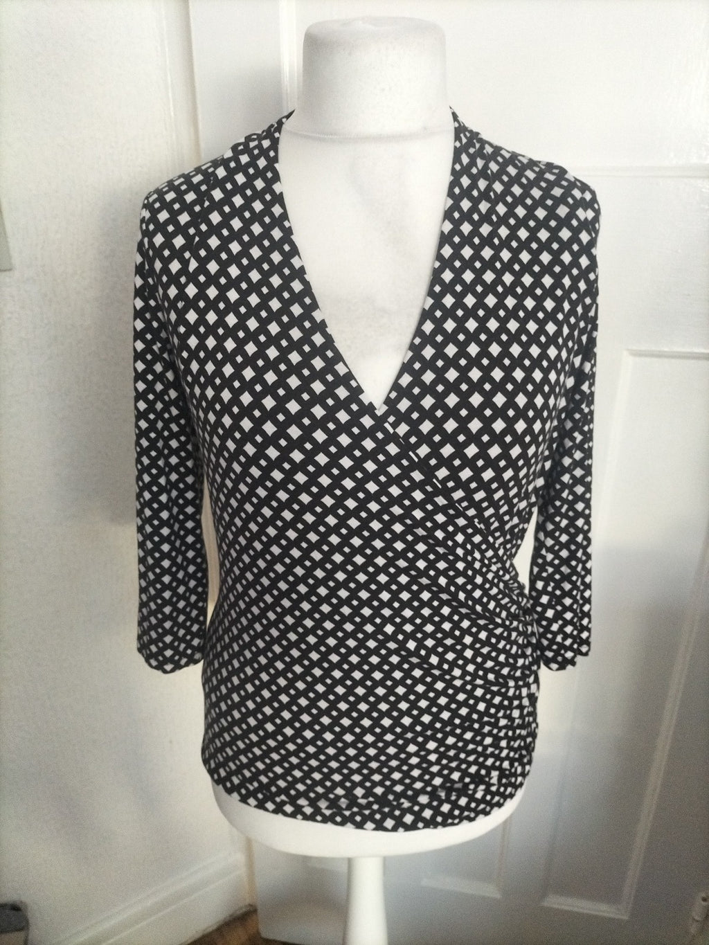 Ladies Hobbs Size M Black/White Square Patterned Blouse