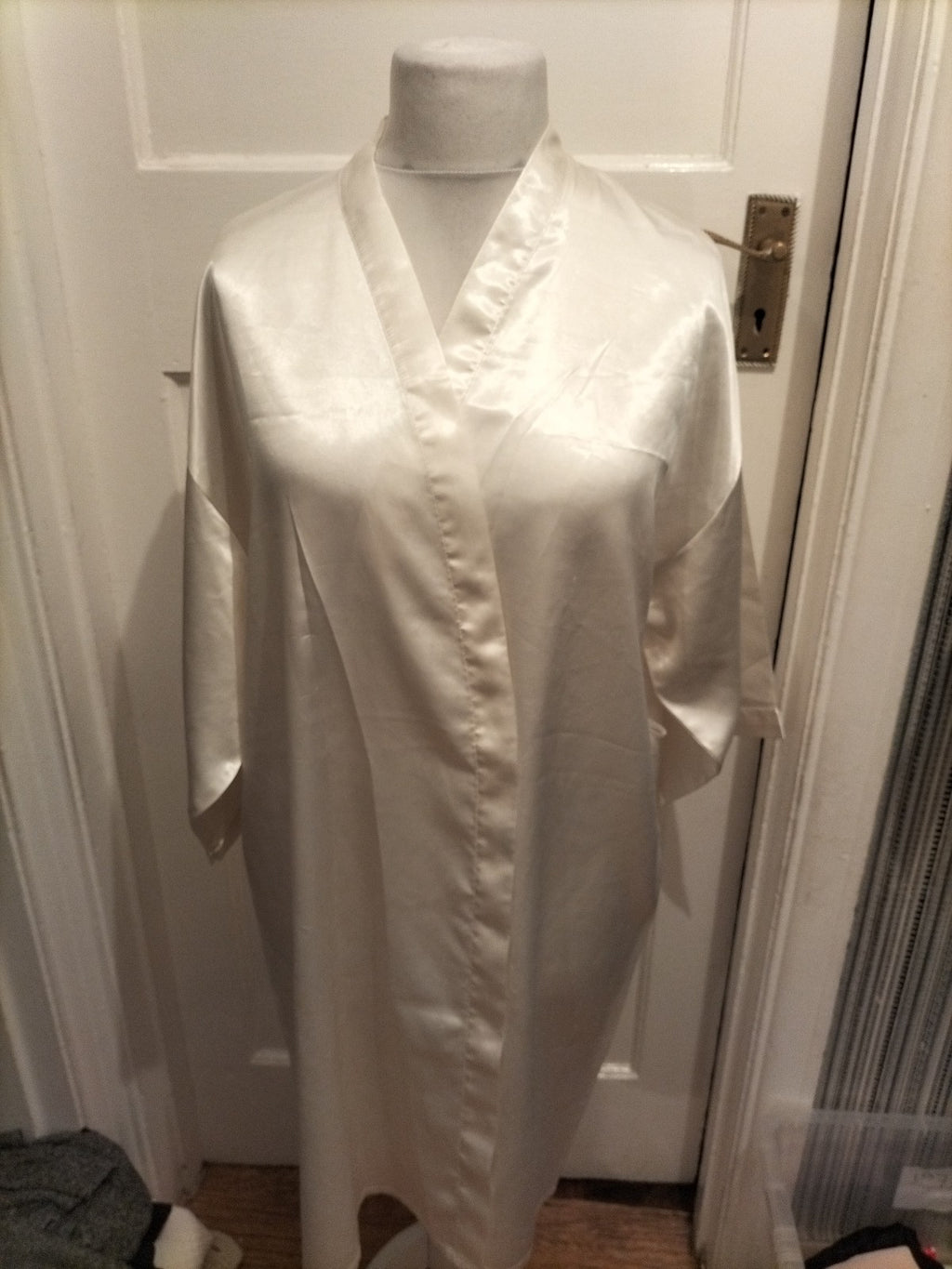 Ladies Size 14-16 Ivory Robe Without Cord