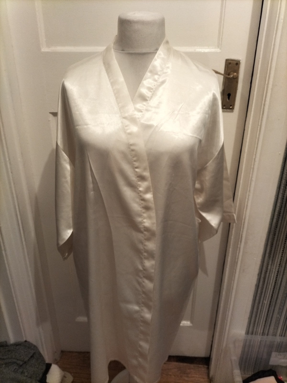 Ladies Size 14-16 Ivory Robe Without Cord