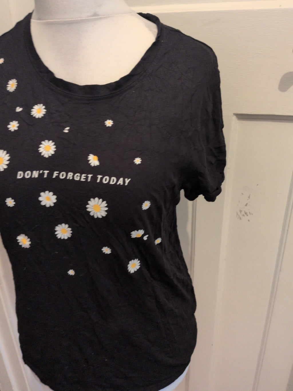 Clock house Medium Daisy Black Short Sleeve T-shirt