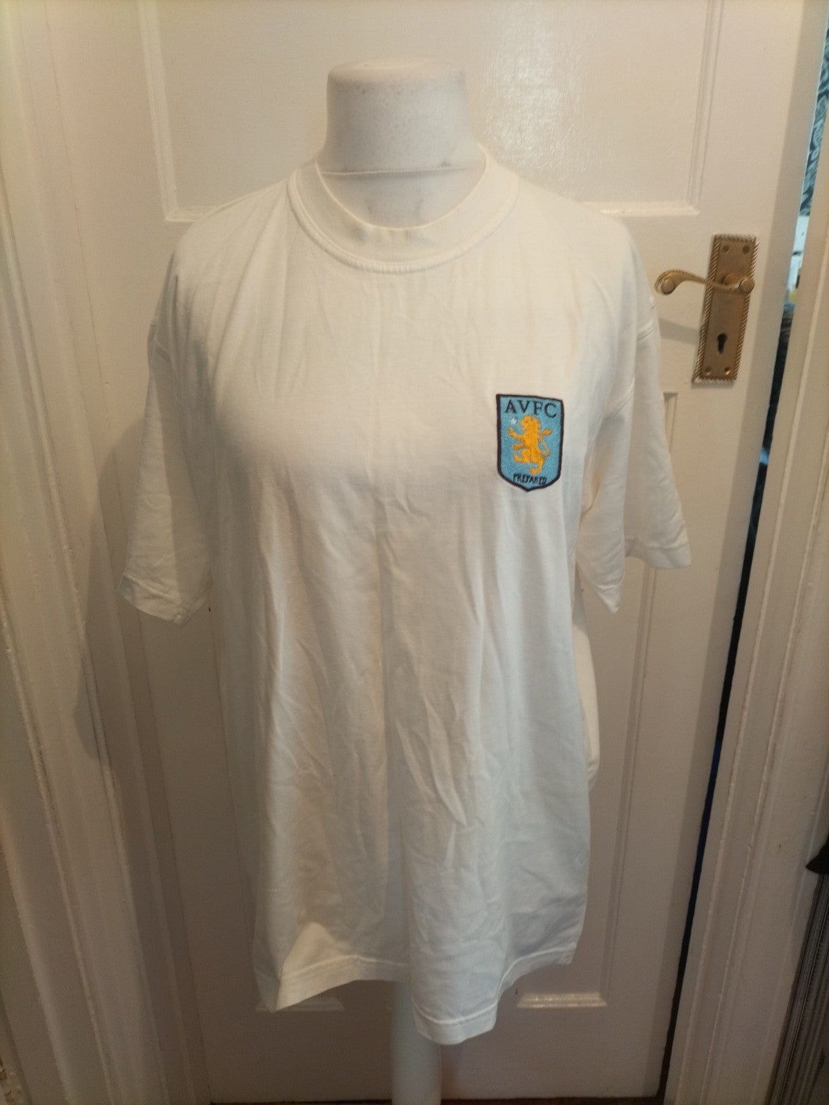 Mens AVFC Size 3XL White Tshirt Short Sleeved