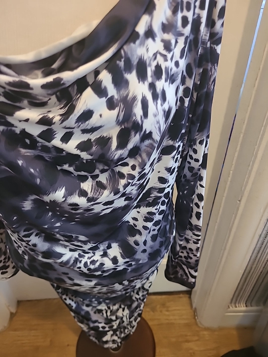 Ladies Jami Size Medium Animal Print Ruched Side Long Sleeved Dress