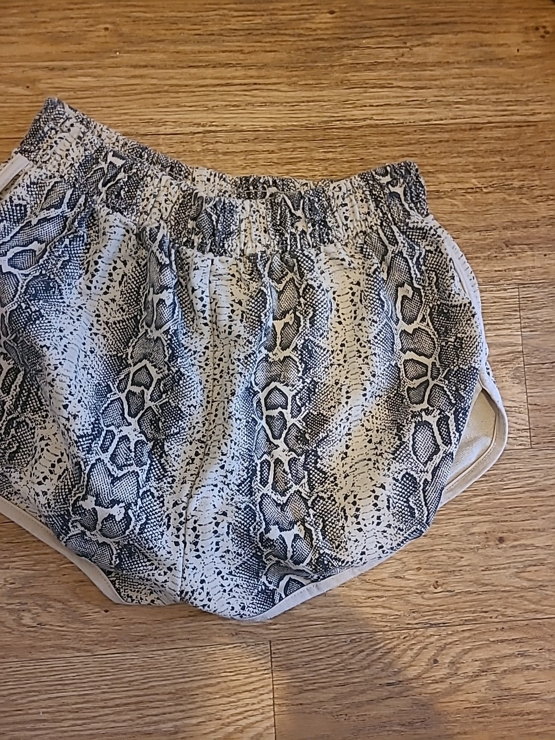 Ladies Prettylittlething Size 10 Brown/Beige/Black Elasticated Hot Pants