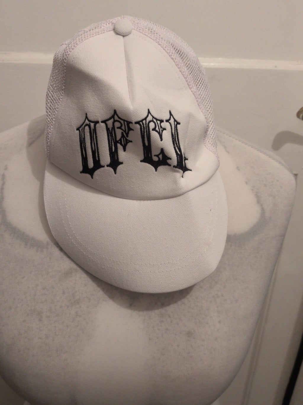 Boys One Size White Print Baseball Cap
