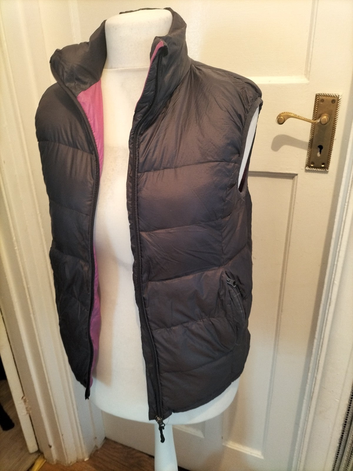 Ladies Crane Size Small Black Zipped Puffer