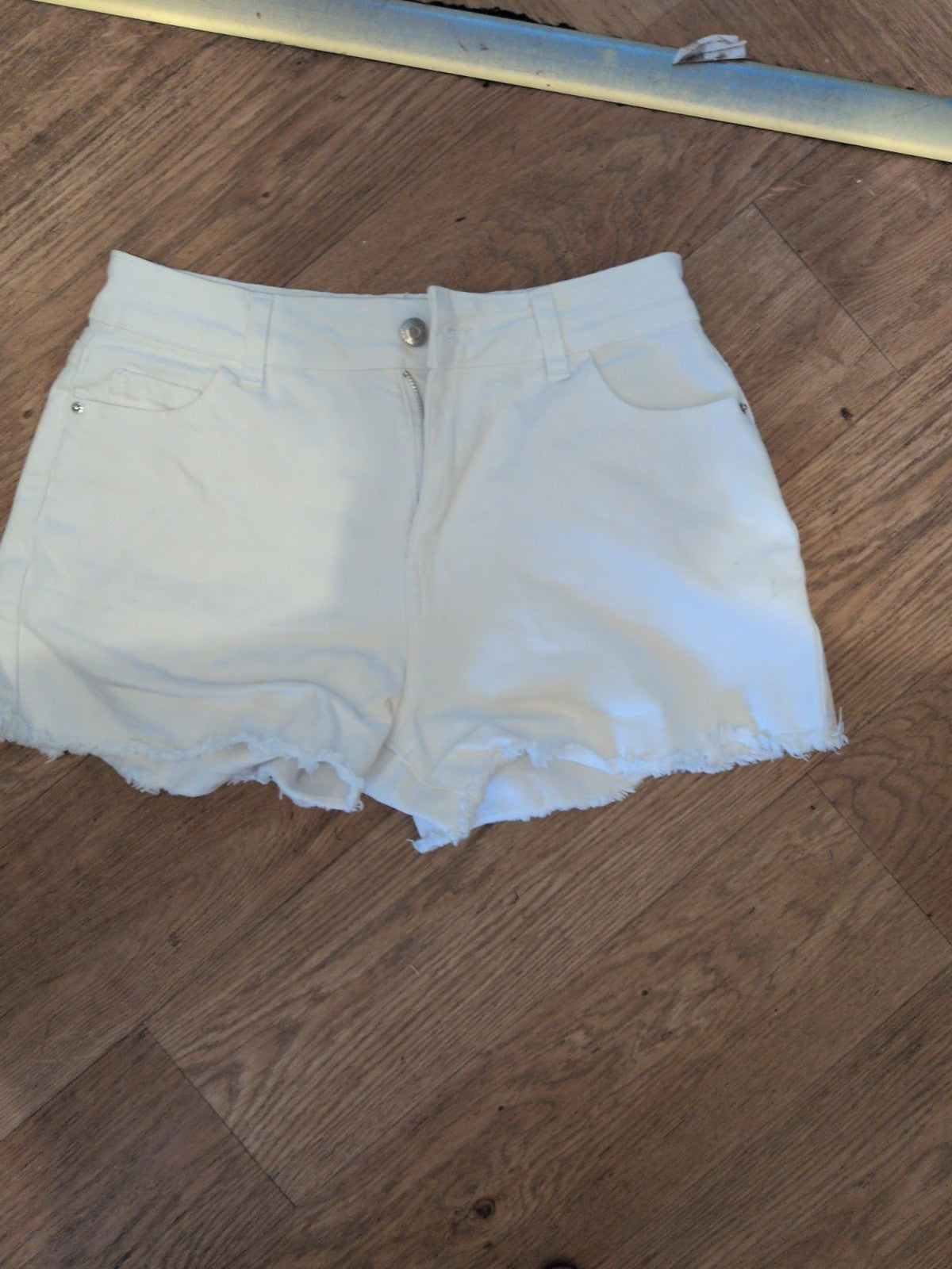 Denim&Co 8 White Fray Hem Hot Pants Denim