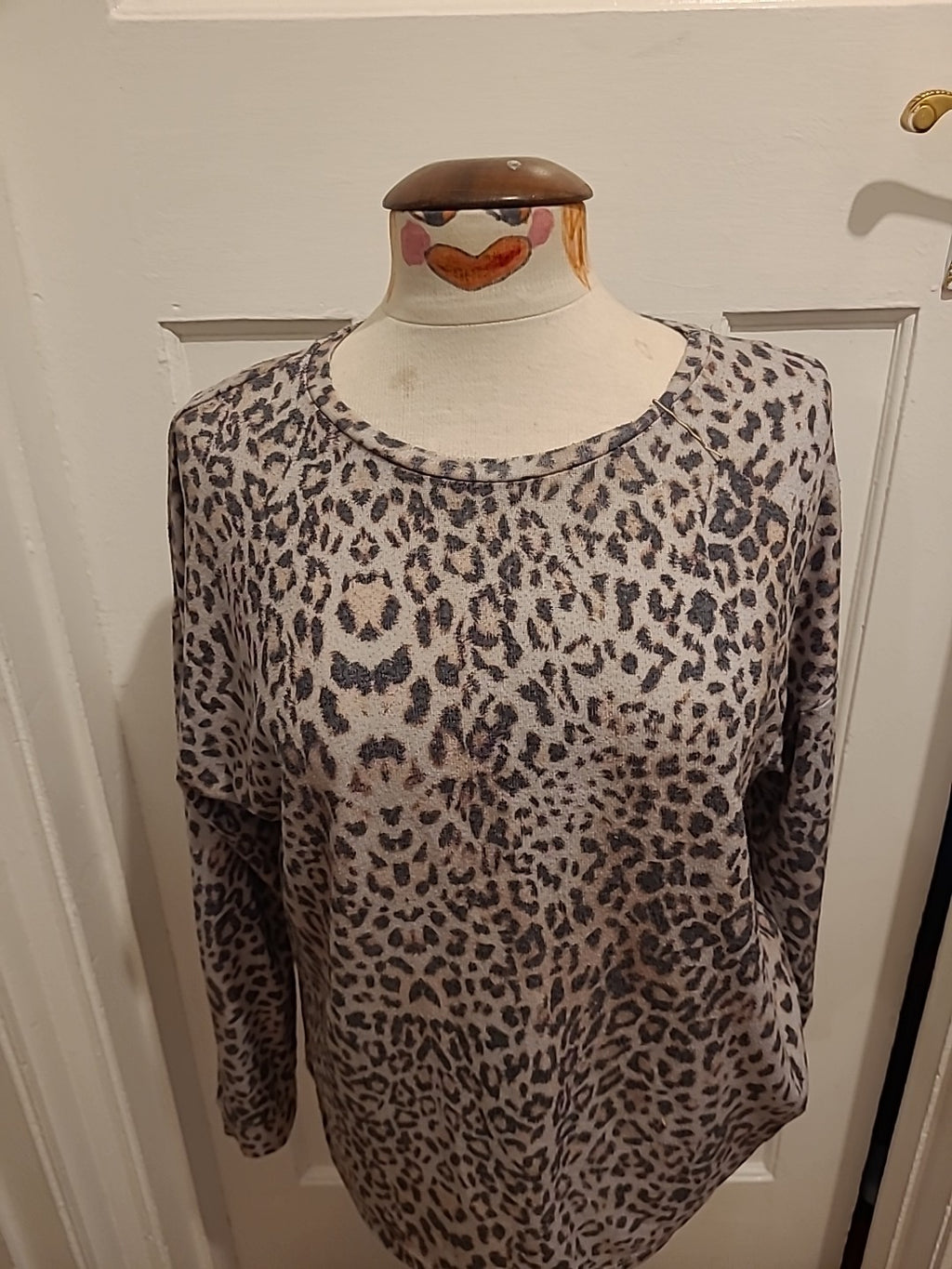 Ladies Peacocks Size 10 Leopard Print Long Sleeve Blouse